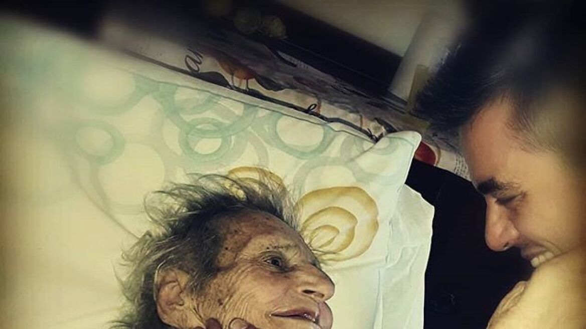 Ο Πέτρος Πολυχρονίδης αποχαιρετά την αγαπημένη του γιαγιά